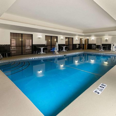 Comfort Suites Commerce Buitenkant foto