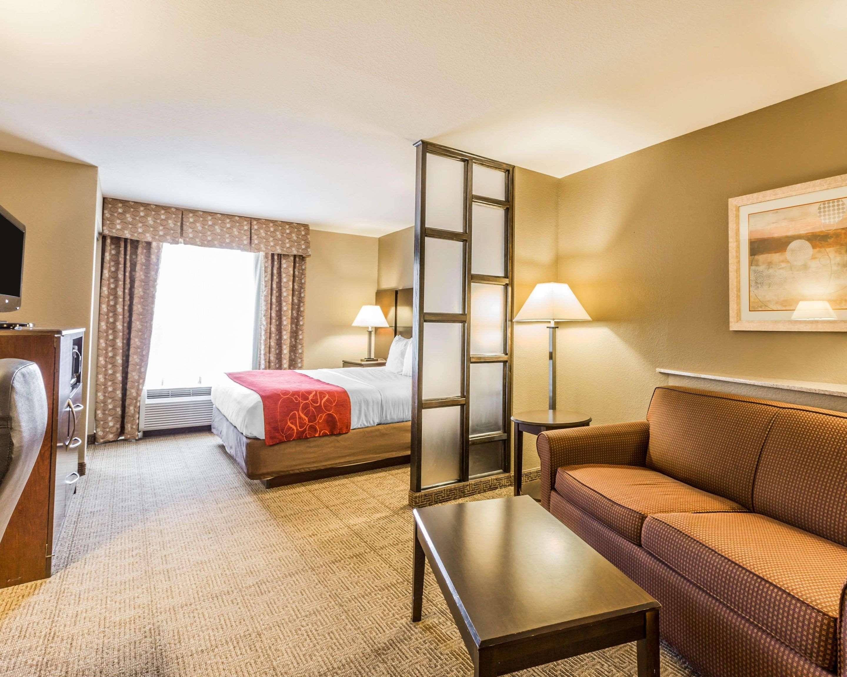 Comfort Suites Commerce Buitenkant foto