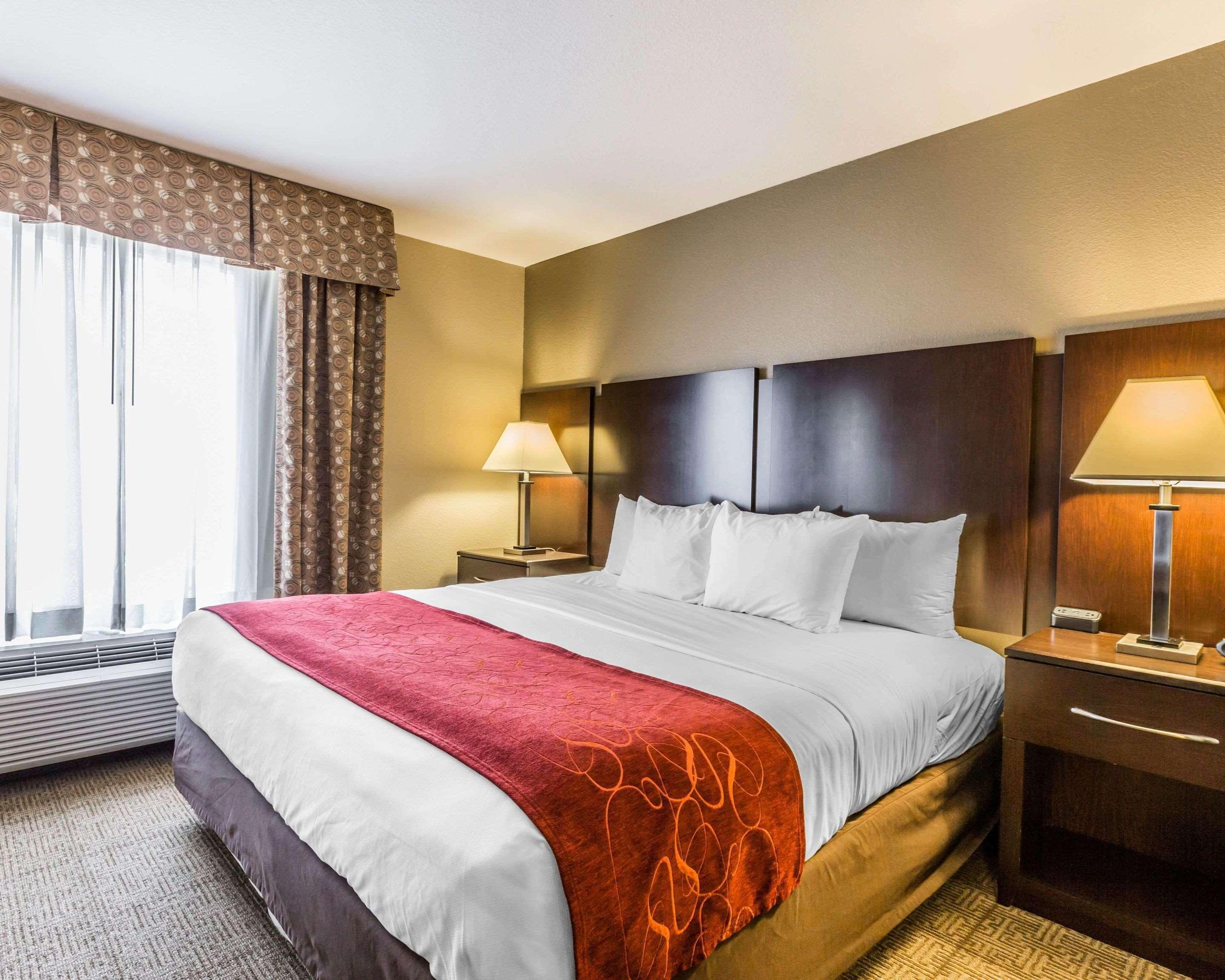 Comfort Suites Commerce Buitenkant foto