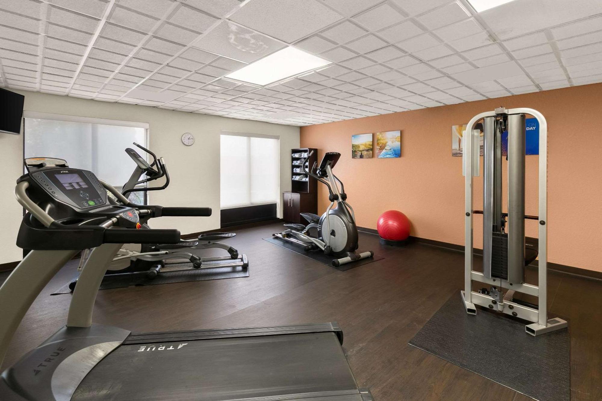 Comfort Suites Commerce Buitenkant foto