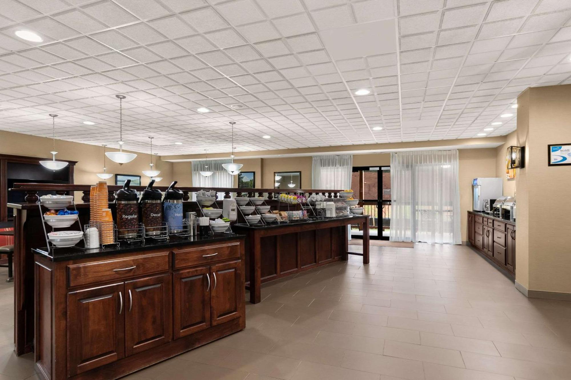 Comfort Suites Commerce Buitenkant foto