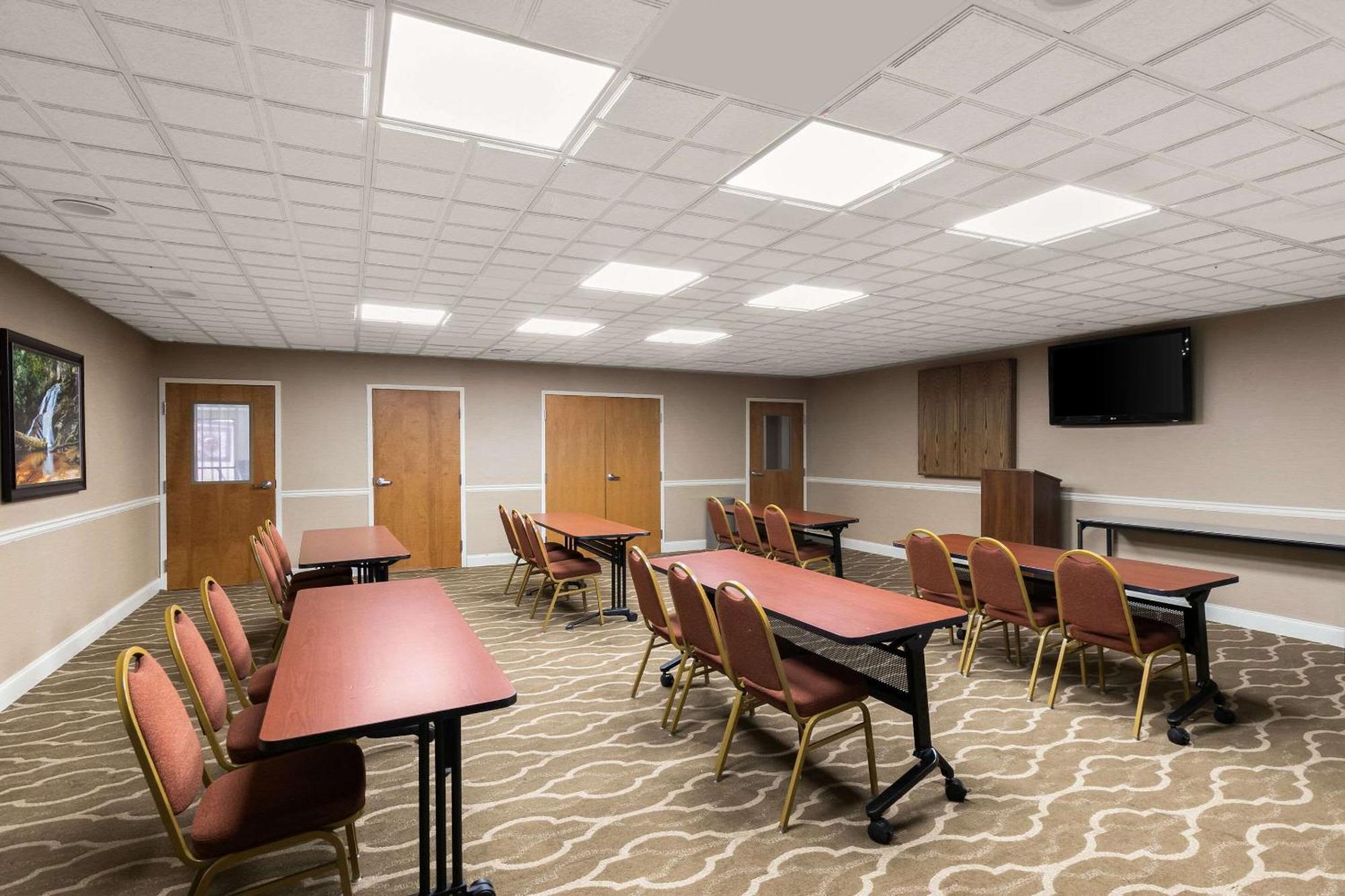 Comfort Suites Commerce Buitenkant foto