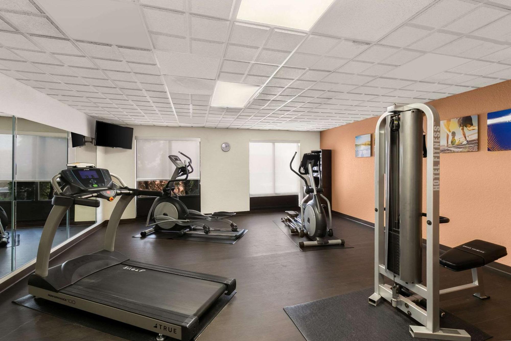 Comfort Suites Commerce Buitenkant foto