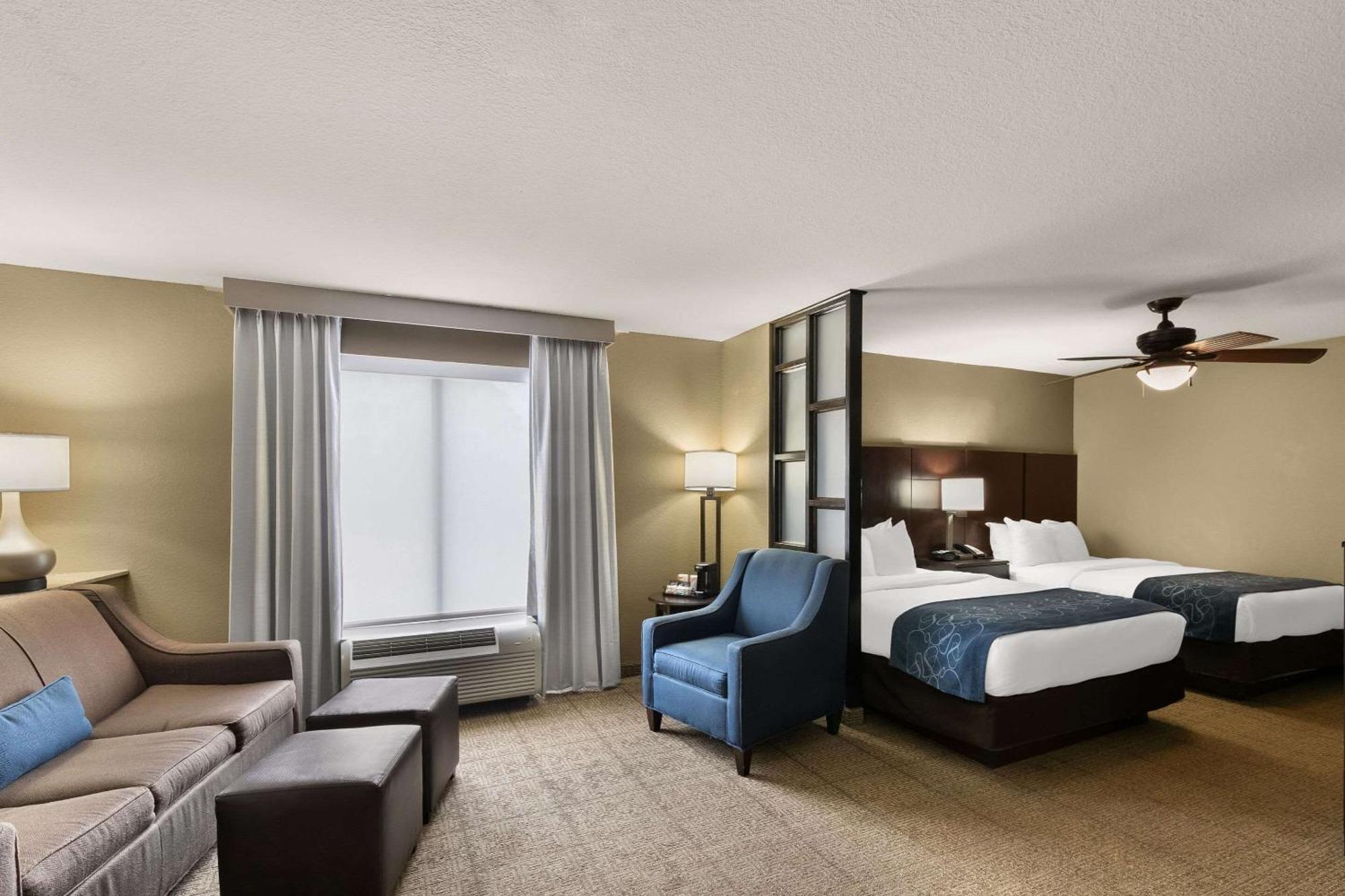 Comfort Suites Commerce Buitenkant foto