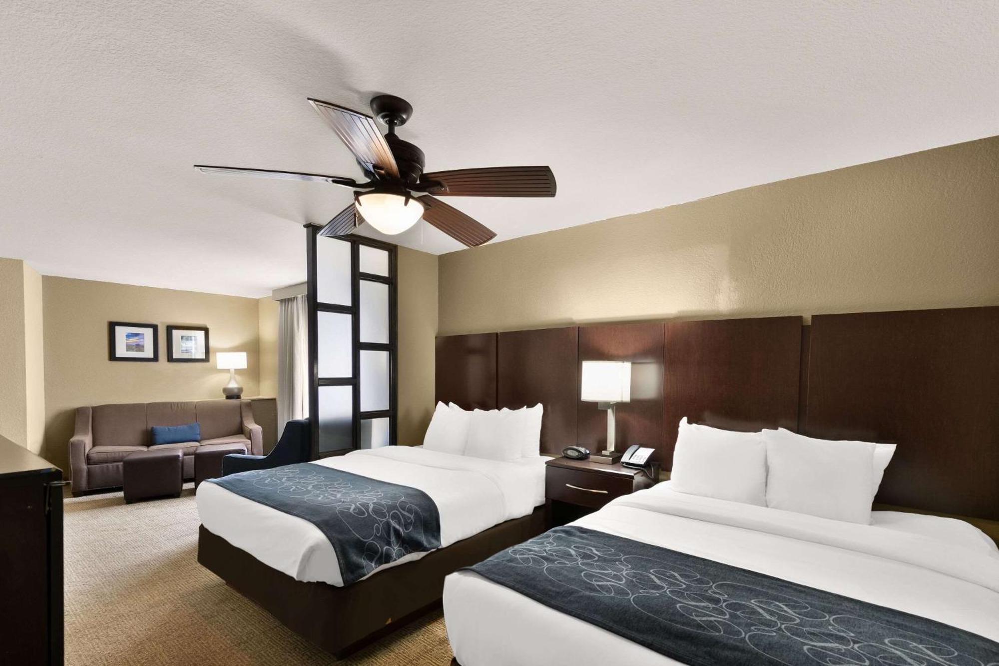 Comfort Suites Commerce Buitenkant foto