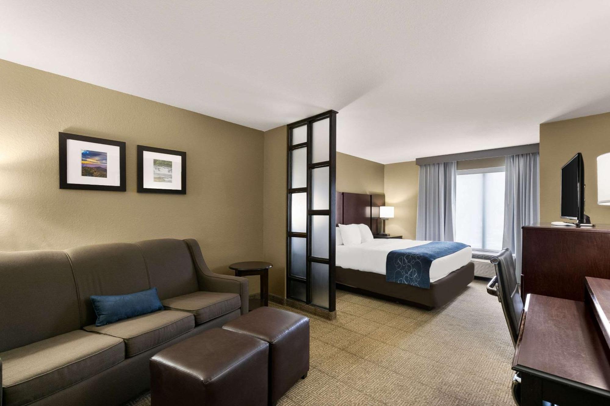 Comfort Suites Commerce Buitenkant foto