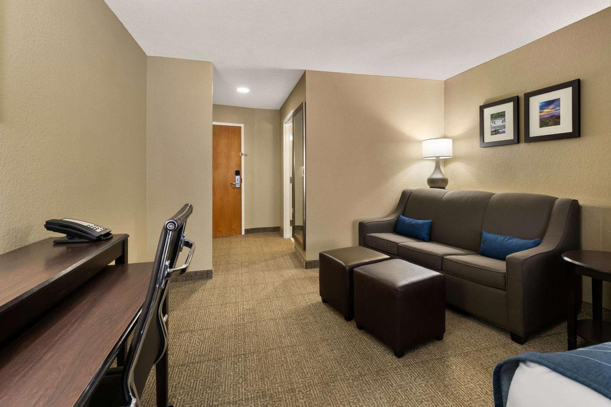 Comfort Suites Commerce Buitenkant foto