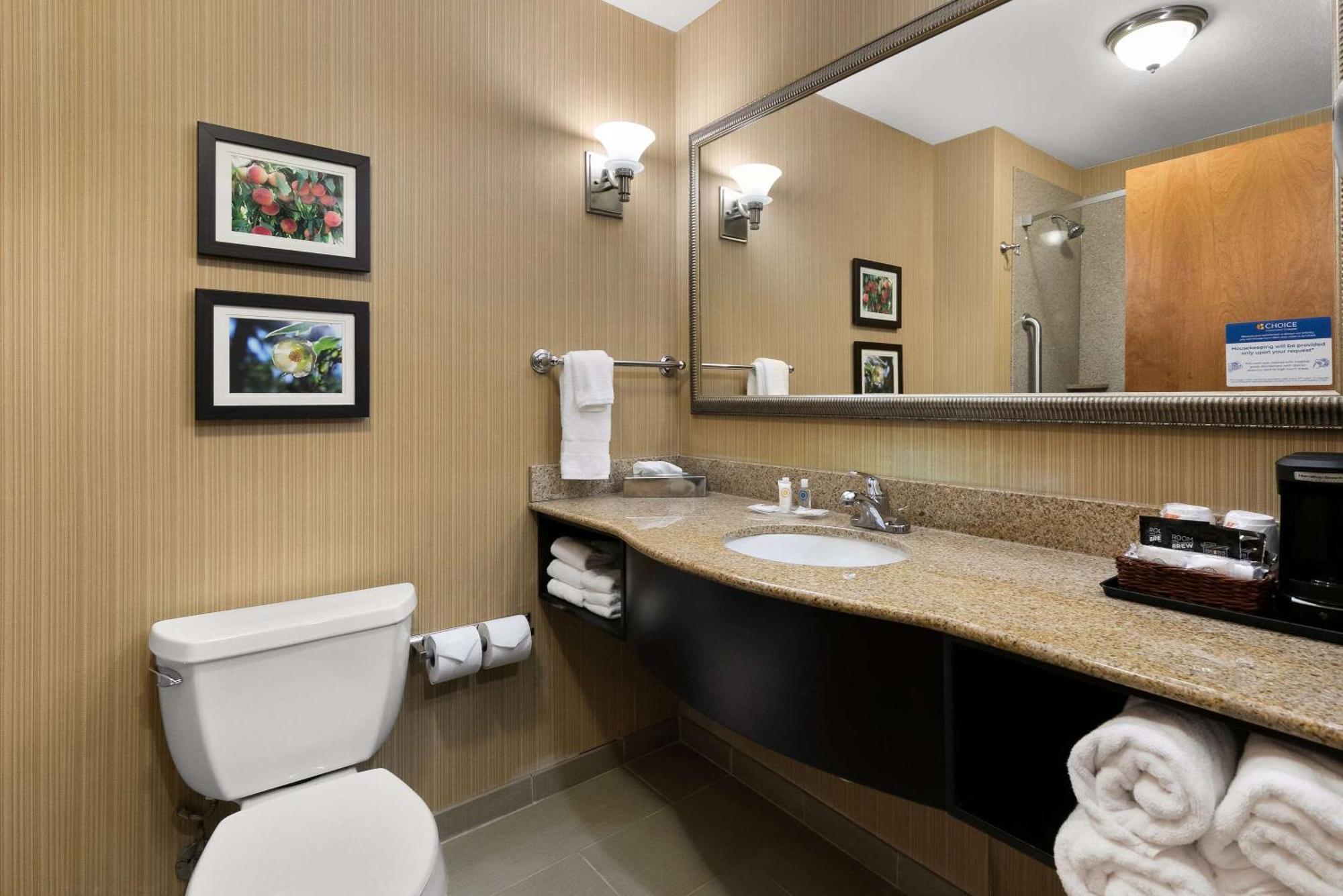 Comfort Suites Commerce Buitenkant foto