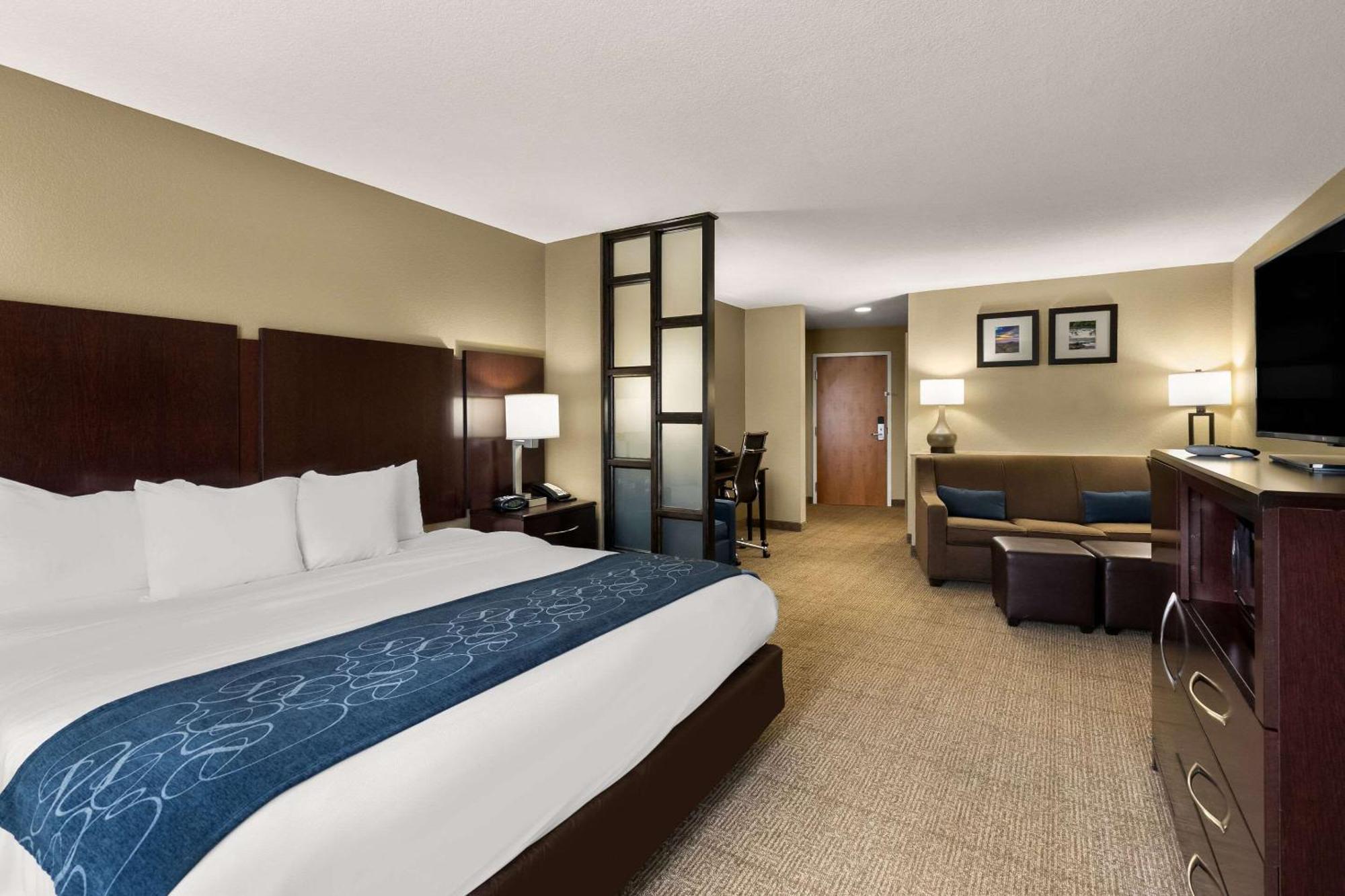 Comfort Suites Commerce Buitenkant foto