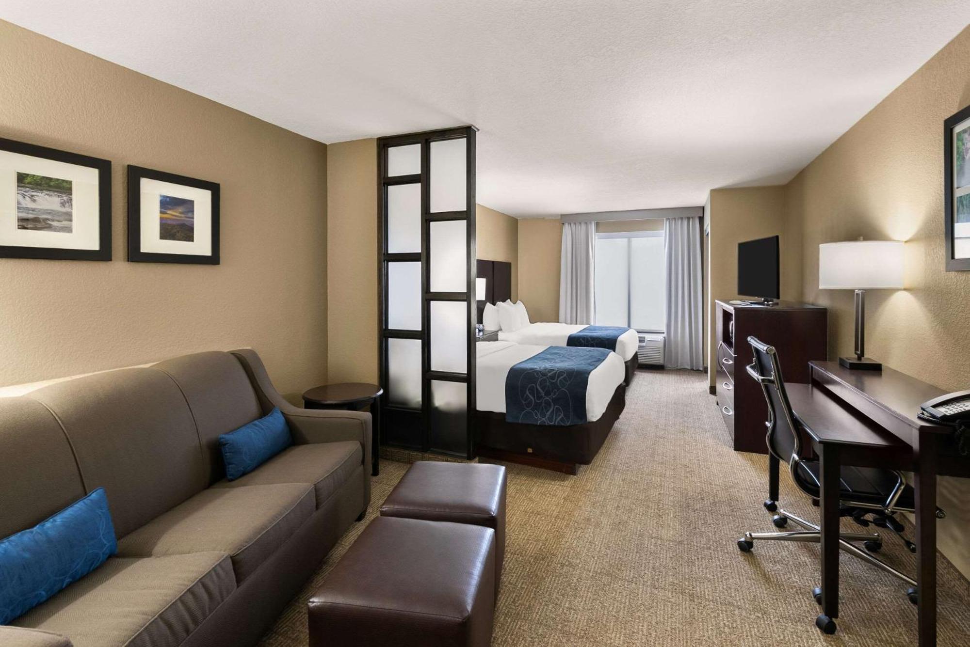 Comfort Suites Commerce Buitenkant foto