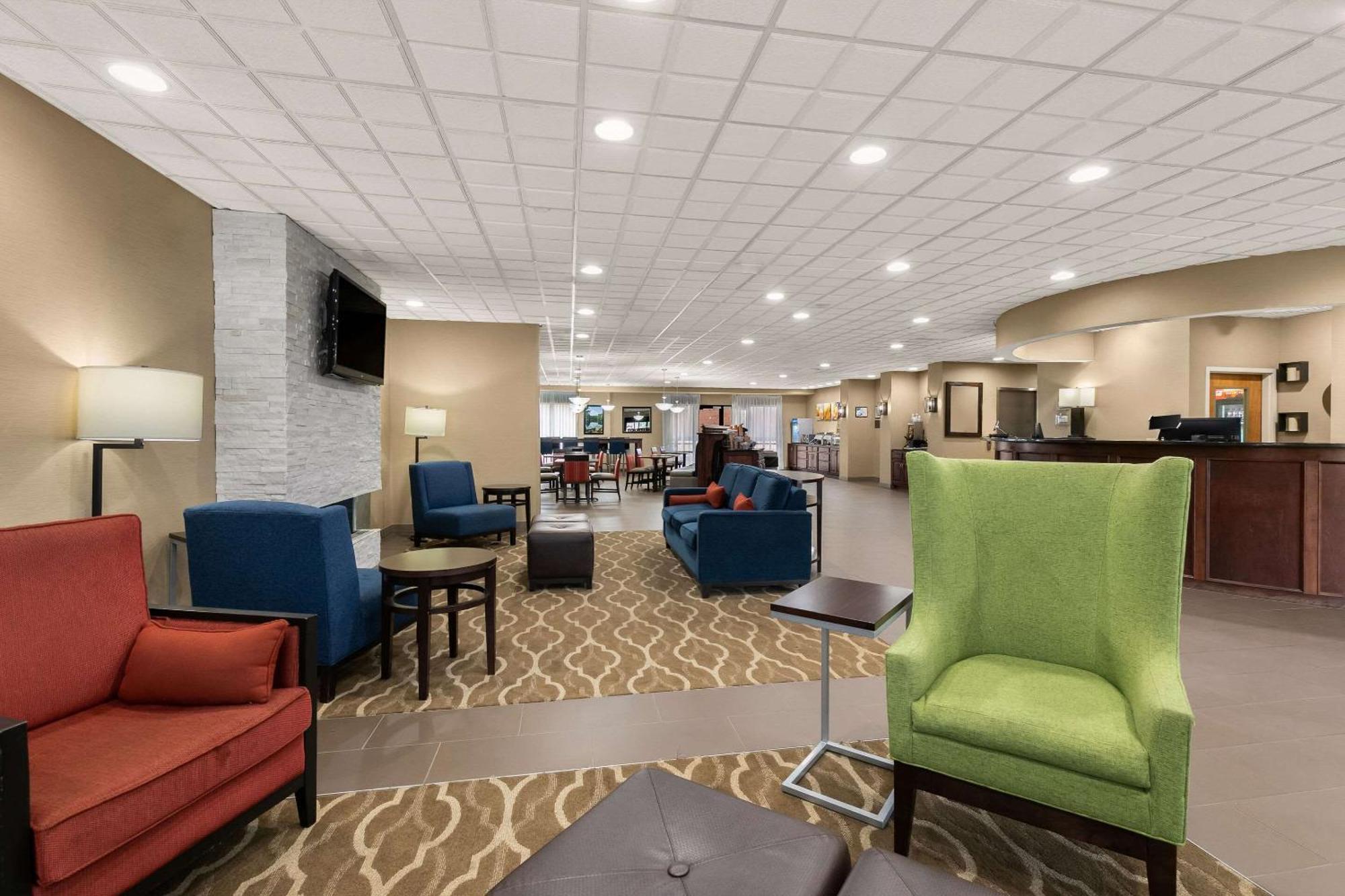 Comfort Suites Commerce Buitenkant foto