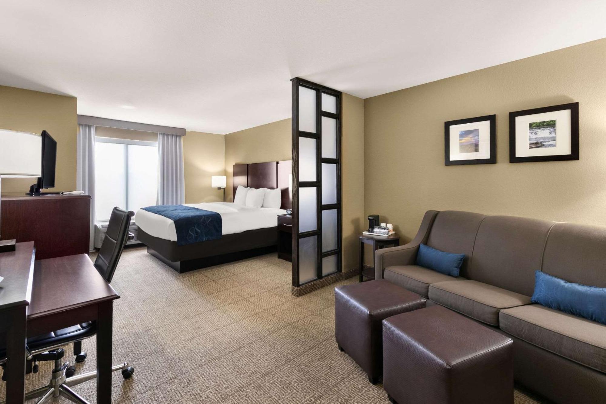 Comfort Suites Commerce Buitenkant foto