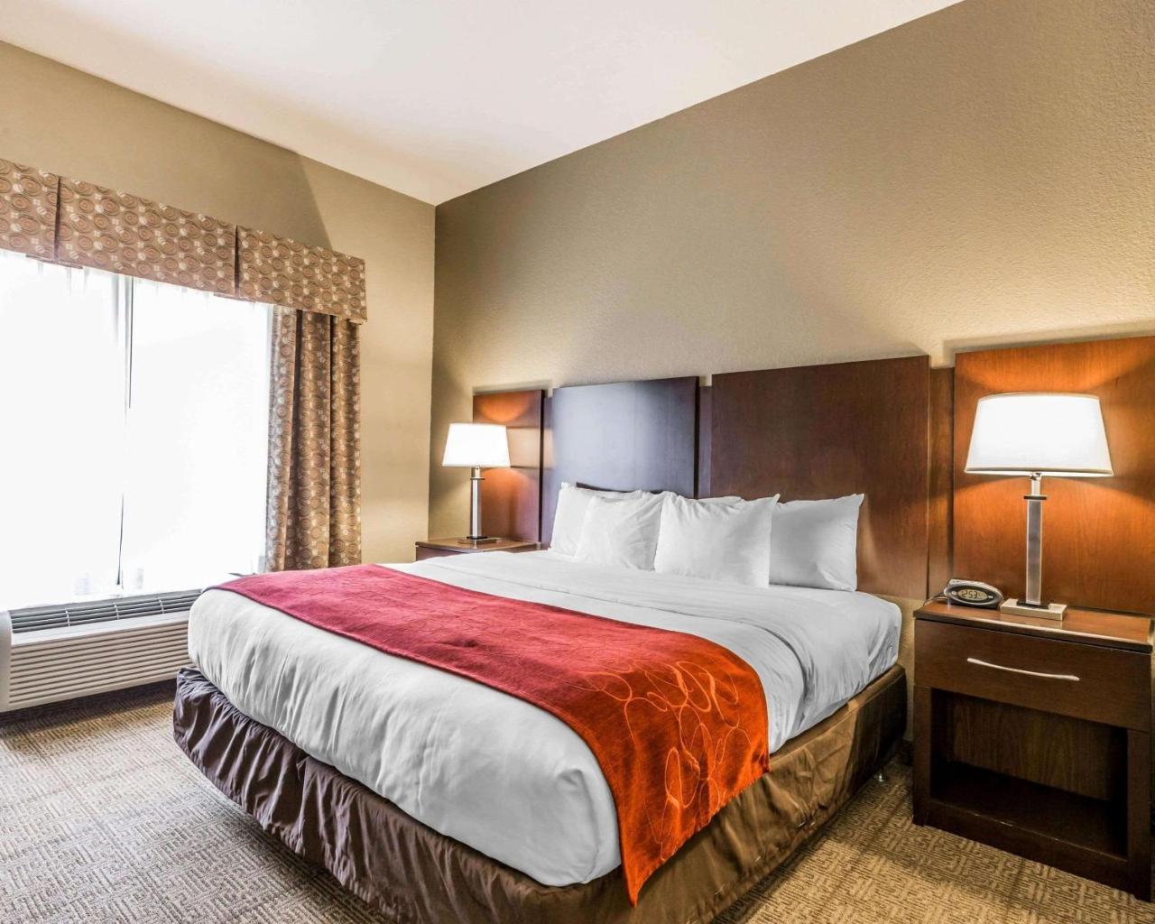 Comfort Suites Commerce Buitenkant foto