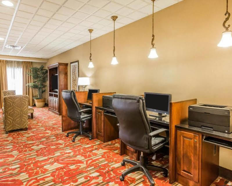 Comfort Suites Commerce Buitenkant foto