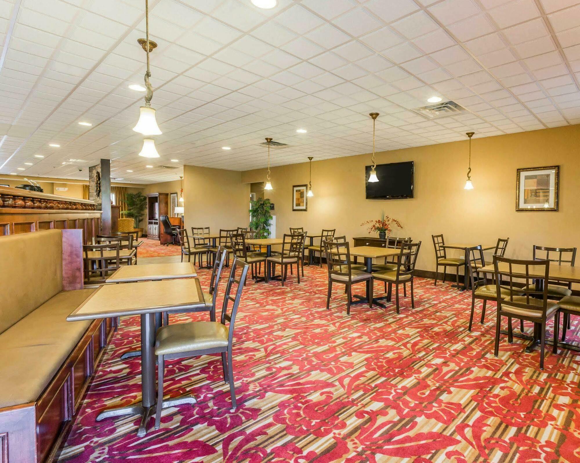 Comfort Suites Commerce Buitenkant foto